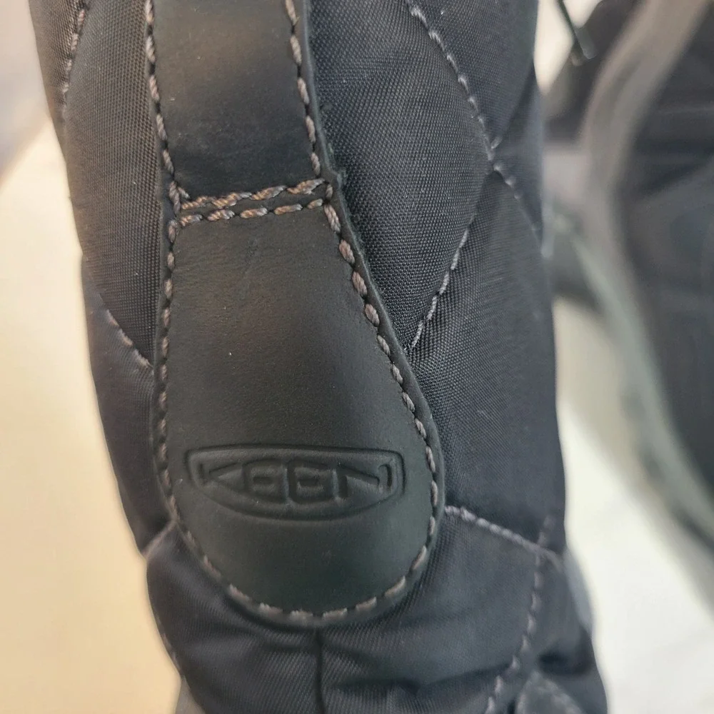 Keen Womens Betty Size 8.5 Waterproof Snow Boots Black Gray Quilted Lined